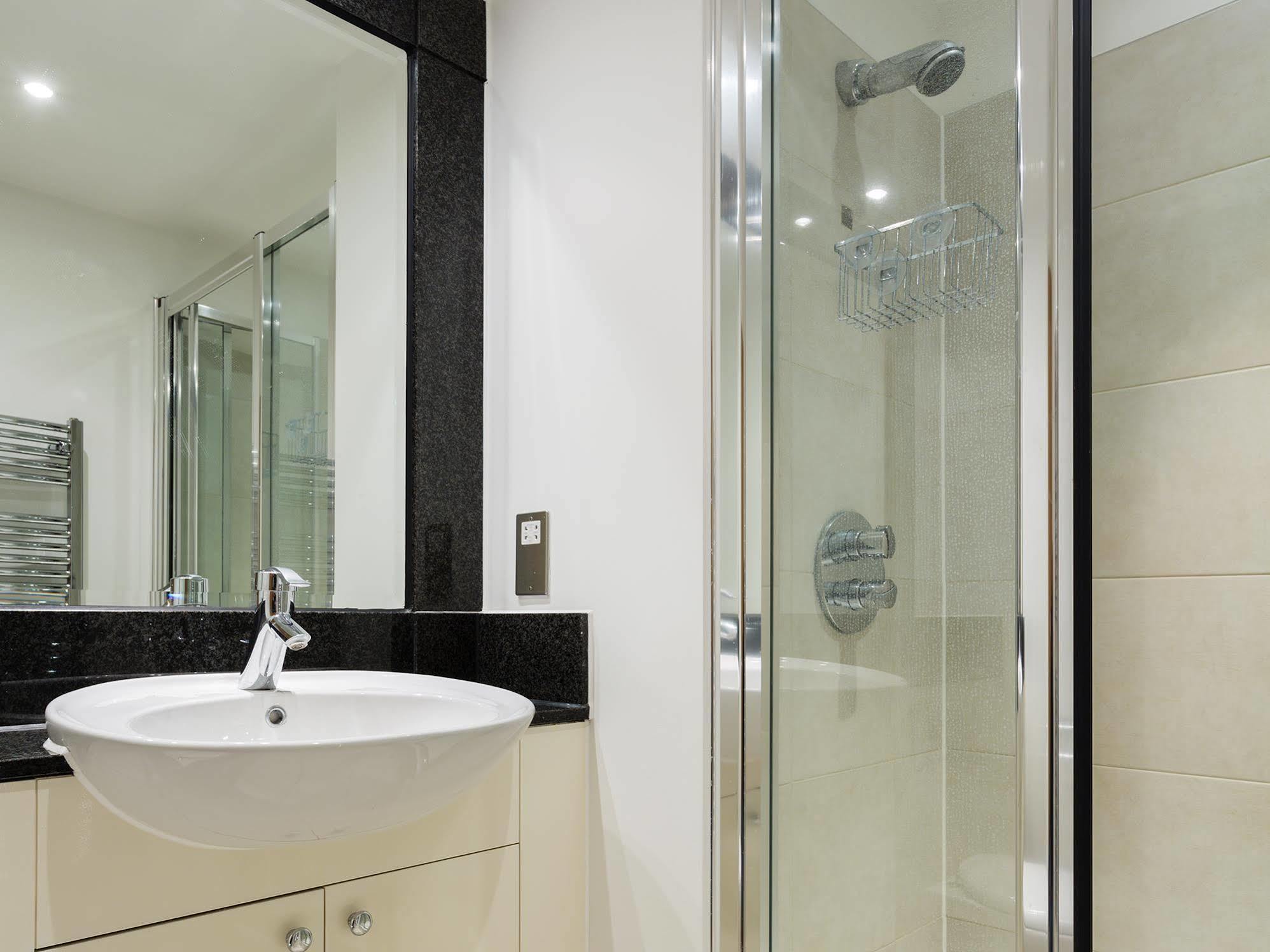 Veeve - Modernist Wharf Apartman London Kültér fotó